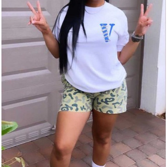 💋Blue V With A White Snake Wrapped Around The V Vlone Inspired On A White Top - Picture 3 of 6